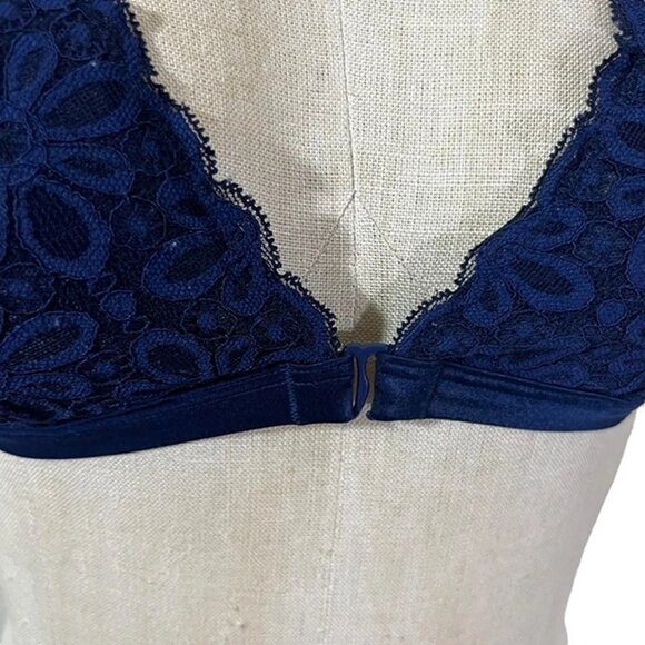 Victoria's Secret women's bralette M navy blue lace front clasp bra - Picture 2 of 8